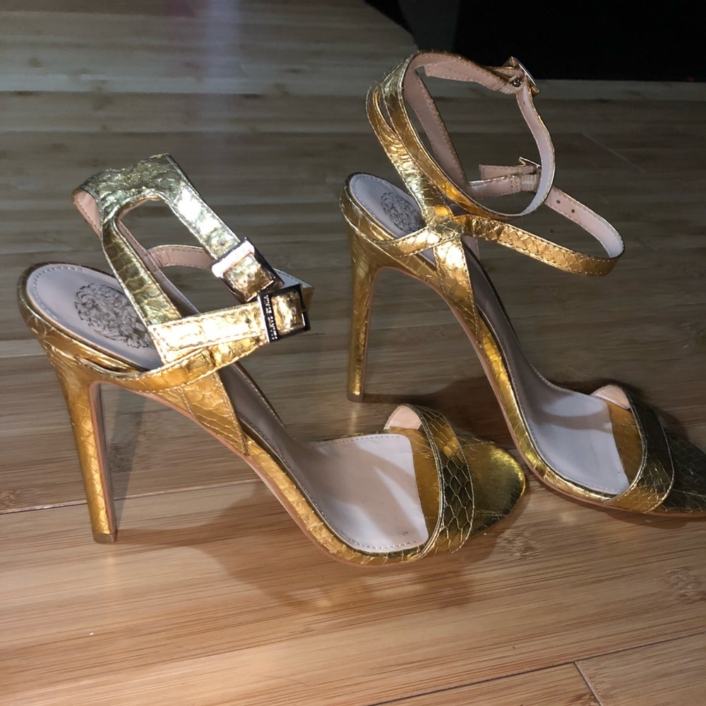 VINCE CAMUTO TAMI- METALLIC ANKLE STRAP SANDAL